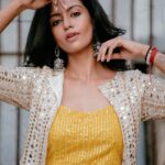 Roshini Haripriyan Instagram – 💛🌻

📷 @mickey__creations 
👗 @deepoodesigners.in 

#roshniharipriyan #love #happy #reels