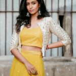 Roshini Haripriyan Instagram – 💛🌻

📷 @mickey__creations 
👗 @deepoodesigners.in 

#roshniharipriyan #love #happy #reels