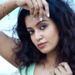 Roshini Haripriyan Instagram - Megham Karukatha Penne Penne 🌼 Video shot by @rightfilmer Stylist @paviiiee_08 Outfit @ibhuvana.store #roshniharipriyan Chennai, India