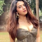 Roshni Walia Instagram - 🫰 . . . . #explore #foryou #reels #instagram #roshniwalia #trending #foryou