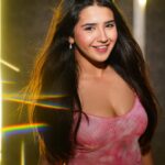 Roshni Walia Instagram - Are you happy? I’m happy … Everyday when I open my eyes it feels like a dream 💭 🧿 🦋 🤍 ♾️ India