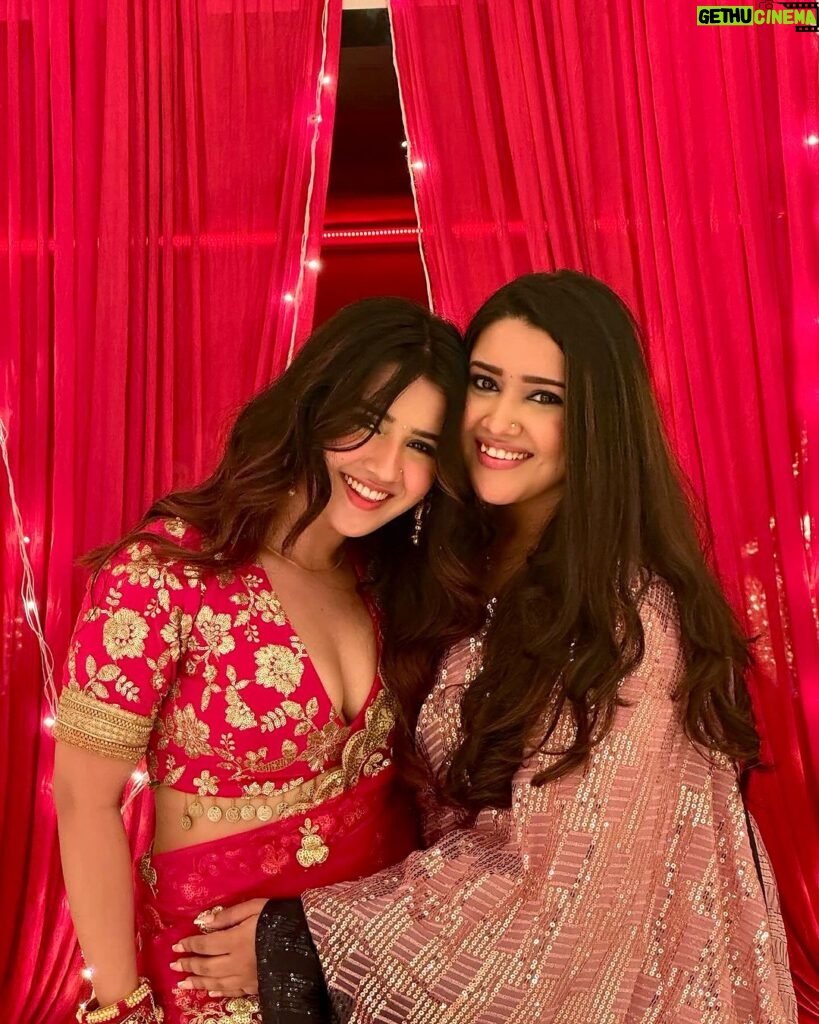 Roshni Walia Instagram - Happy 29th birthday to my incredible sister – a blend of beauty, grace, and endless love. May this year bring you joy, success, and all the amazing moments you deserve! I love you the most ❤❤🔚