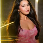 Roshni Walia Instagram - Are you happy? I’m happy … Everyday when I open my eyes it feels like a dream 💭 🧿 🦋 🤍 ♾️ India
