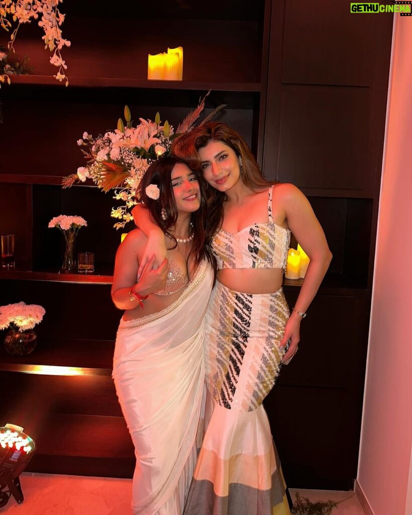 Roshni Walia Instagram - Diwali 2023 Blessed ❤ . . . . . #roshniwalia #diwali #tseries #aboutlastnight 🔚