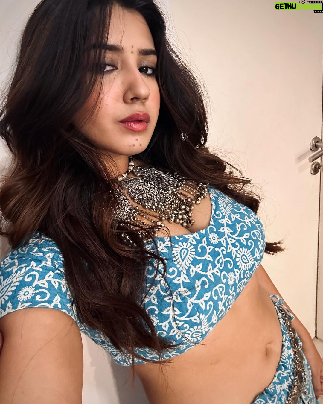 Roshni Walia Instagram - Gujarati with a touch of punjabi 🤪 🔚 India