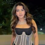 Roshni Walia Instagram - It’s a new era everyday ;) . . . . #reels #roshniwalia #badshah #norafatehi #explore #foryou #trending 🔚