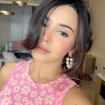 Roshni Walia Instagram - I would want myself 💕 . . . . #reels #dubai #roshniwalia #trending #explore #foryou #cute #instagram 🔚