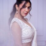 Roshni Walia Instagram - This look as my heart 🤍 . . . Saree - @neerusindia Styled by - @nehaadhvikmahajan Shot by - @abhay_r_kirti . . #white #saree #look #roshniwalia #ganeshchathurthi #fashion #style 🔚 India