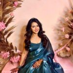 Roshni Walia Instagram - In my desi girl era 🙈 . . . #saree - @aynaa_in . . . #look #saree #ganeshchaturthi #roshniwalia 🔚