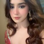 Roshni Walia Instagram - 🪔 . . . Saree - @sweetywalia11 Blouse - @the_adhya_designer . . #diwali #party #festive #aboutlastnight 🔚 India