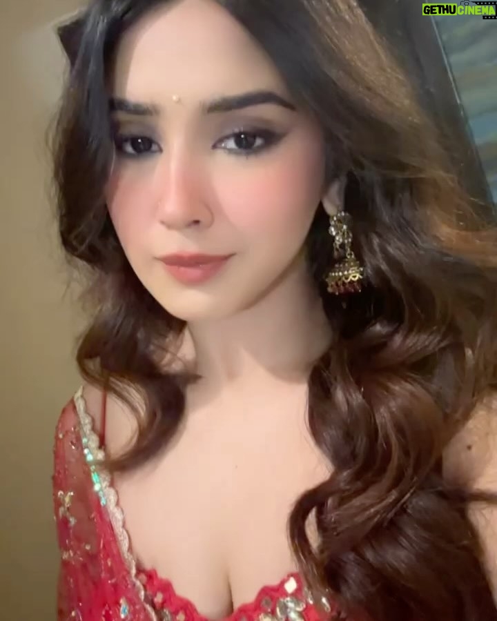 Roshni Walia Instagram - 🪔 . . . Saree - @sweetywalia11 Blouse - @the_adhya_designer . . #diwali #party #festive #aboutlastnight 🔚 India