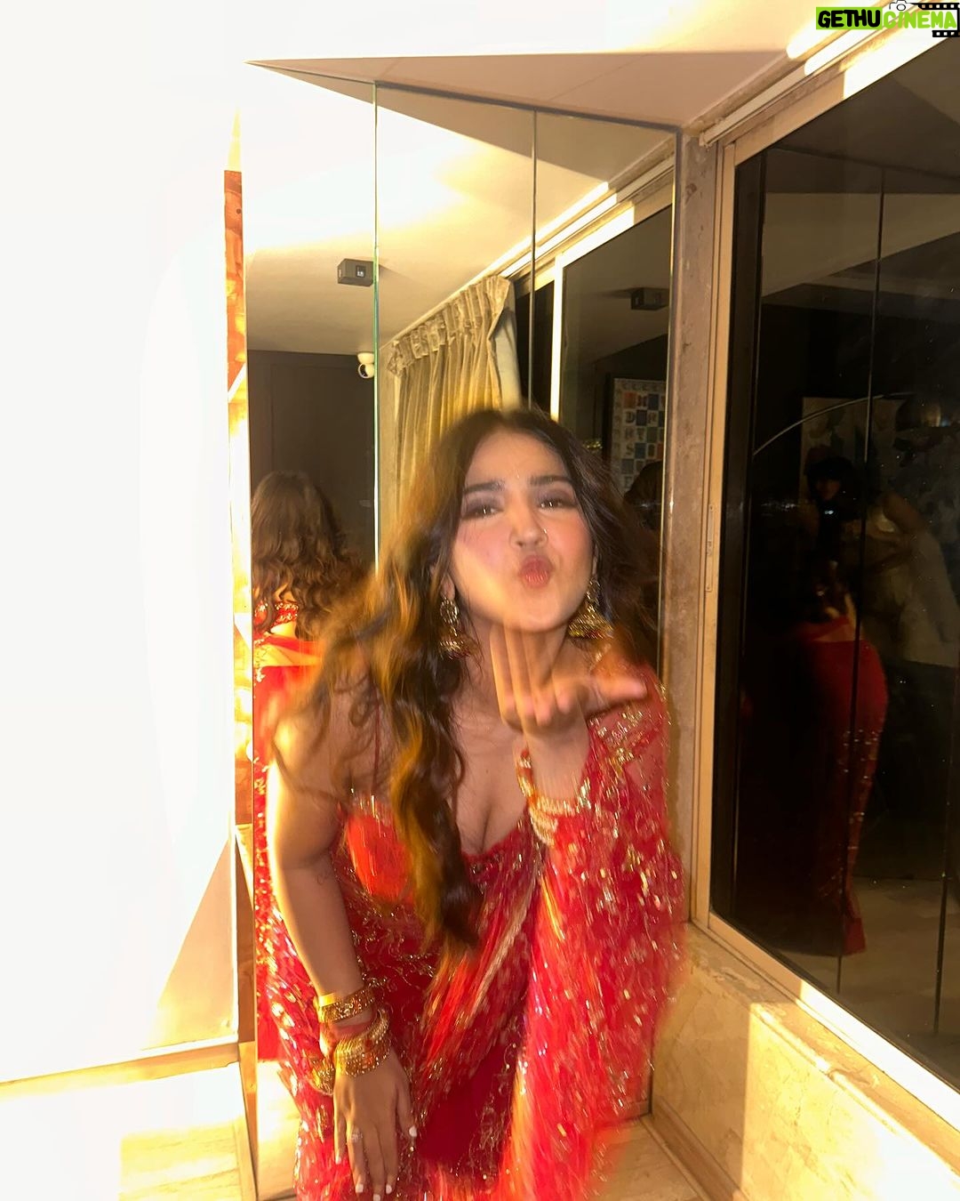 Roshni Walia Instagram - 🪔 . . . Saree - @sweetywalia11 Blouse - @the_adhya_designer . . #diwali #party #festive #aboutlastnight 🔚 India