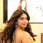 Roshni Walia Instagram - I recently got an exclusive sneak peek into the future of hair styling at the Philips NHD event . 💫 I witnessed the launch of NourishCare Hair Straightener- India’s first+ hair straightener that styles your hair with no heat damage**. This game-changing tool is a dream come true! Sleek, glossy locks without any compromise on hair health? Yes, please! 🙌 Check out the NourishCare straightener NOW and experience the magic yourself. #philipsIndia #noheatdamage #philipshairstraightener #NourishCare #roshniwalia #explore #foryou 🔚