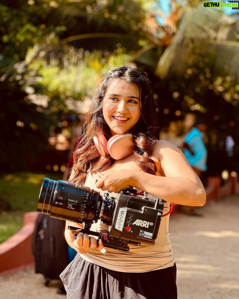 Roshni Walia Instagram - Guess what are we shooting for ? 🤔🫰🧿😘🔚 Alapuzha, Kerala