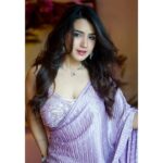 Roshni Walia Instagram - Feelin purple ✨ . . . . Shot by - @sufidoo @themadinfluence . . . #saree #pretty #explore #foryou #roshniwalia 🔚
