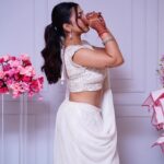 Roshni Walia Instagram - This look as my heart 🤍 . . . Saree - @neerusindia Styled by - @nehaadhvikmahajan Shot by - @abhay_r_kirti . . #white #saree #look #roshniwalia #ganeshchathurthi #fashion #style 🔚 India