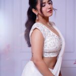 Roshni Walia Instagram - This look as my heart 🤍 . . . Saree - @neerusindia Styled by - @nehaadhvikmahajan Shot by - @abhay_r_kirti . . #white #saree #look #roshniwalia #ganeshchathurthi #fashion #style 🔚 India