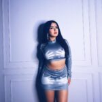 Roshni Walia Instagram - Never be afraid to experiment! Criticisms may come, but remember, I’m just experimenting with my looks. 🙌What I wear is my choice, so let’s spread positivity instead! 💖😊 it’s time to support and empower each other. 💪💖 Let’s break the cycle of judgment and negativity. 🚫🙅‍♀️ #fashionfreesdom #NoMoreJudgment 🥳🔚