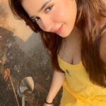 Roshni Walia Instagram - Main our meri scooty 🚴 . . . . . #explore #roshniwalia #shikshakshok #foryou #scooty #trending 🔚