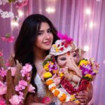 Roshni Walia Instagram - Bappa coming to Mumbai with nothing and you giving me everything ❤️ From Allahabad to Mumbai, my life’s journey with you has been magical. Bappa mughe itna kabil bana dijye ki main dusro ki maddat kar saku 👏 Thank you for making my dreams come true, for the gift of good health, and for the hope you bring. Your blessings are all I need. Bappa, please help those in hunger and take away sadness from every soul on Earth.Please continue to listen to the prayers of those in need. Thankyou for everything 💗🧿🔚