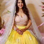 Roshni Walia Instagram - 💕 . . . Shot by - @sufidoo @themadinfluence Styled by:- @nehaadhvikmahajan 👗Outfit:- @neerusindia . . . #ganeshchaturthi #indian #traditional #lehenga ✨🔚 India