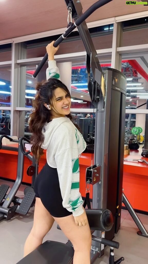 Roshni Walia Instagram - Me at the gym Honestly !!!! . : . . #reels #explore #shubh #roshniwalia #trending #backday #foryou #punjabi 🔚 India