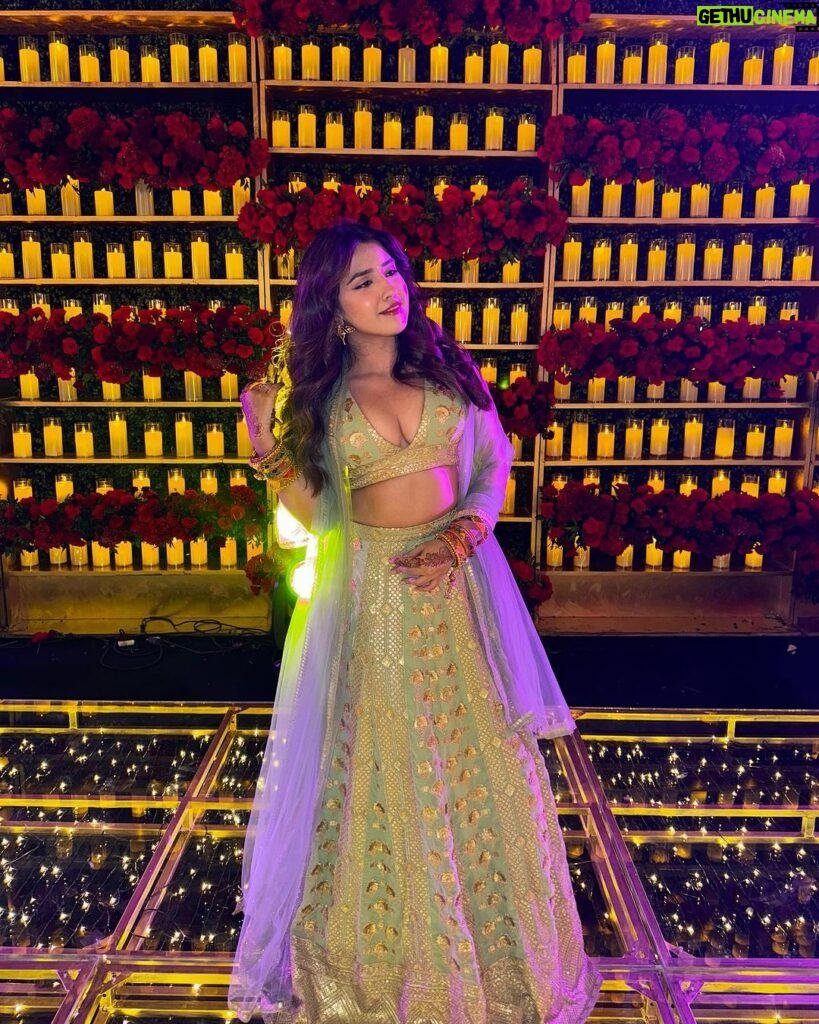 Roshni Walia Instagram - Wedding da season 🤪 . . . Outfit - @the_adhya_designer . . . #explore #roshniwalia #indian 🔚 Taj Lands End, Mumbai
