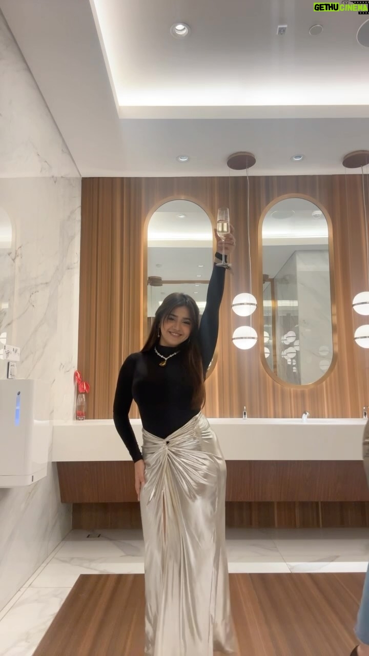 Roshni Walia Instagram - Xoxo gossip girl ;) . . . . . #explore #trending #roshniwalia #foryou #gossipgirl #grwm 🔚 India