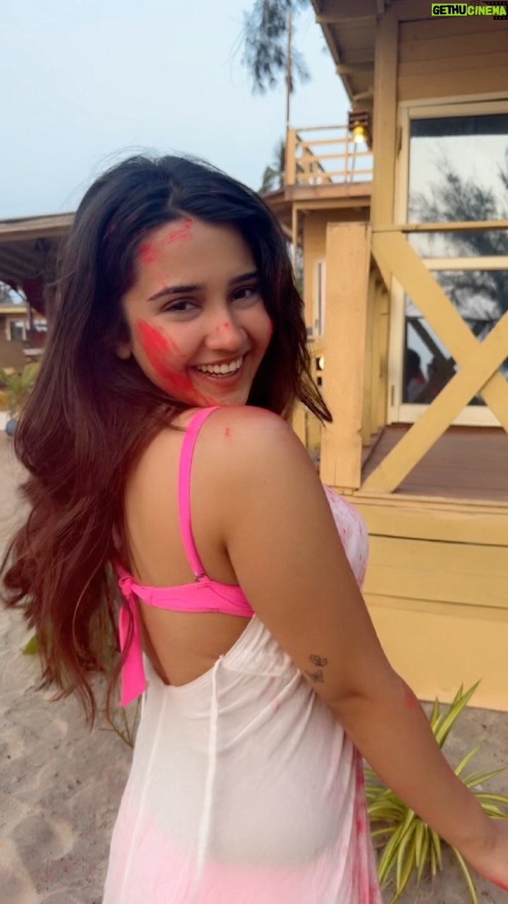 Roshni Walia Instagram - Happy Holi 😁 . . . #holi #roshniwalia #explore #foryou #festival ☀️🔚