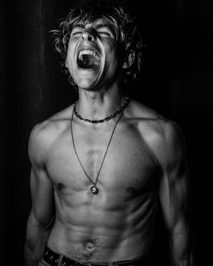 Ross Lynch Instagram - @damon_baker 🖤
A dear friend. :)