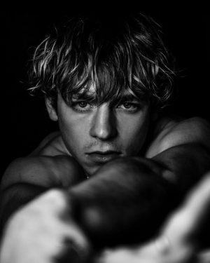 Ross Lynch Instagram - @damon_baker 🖤
A dear friend. :)