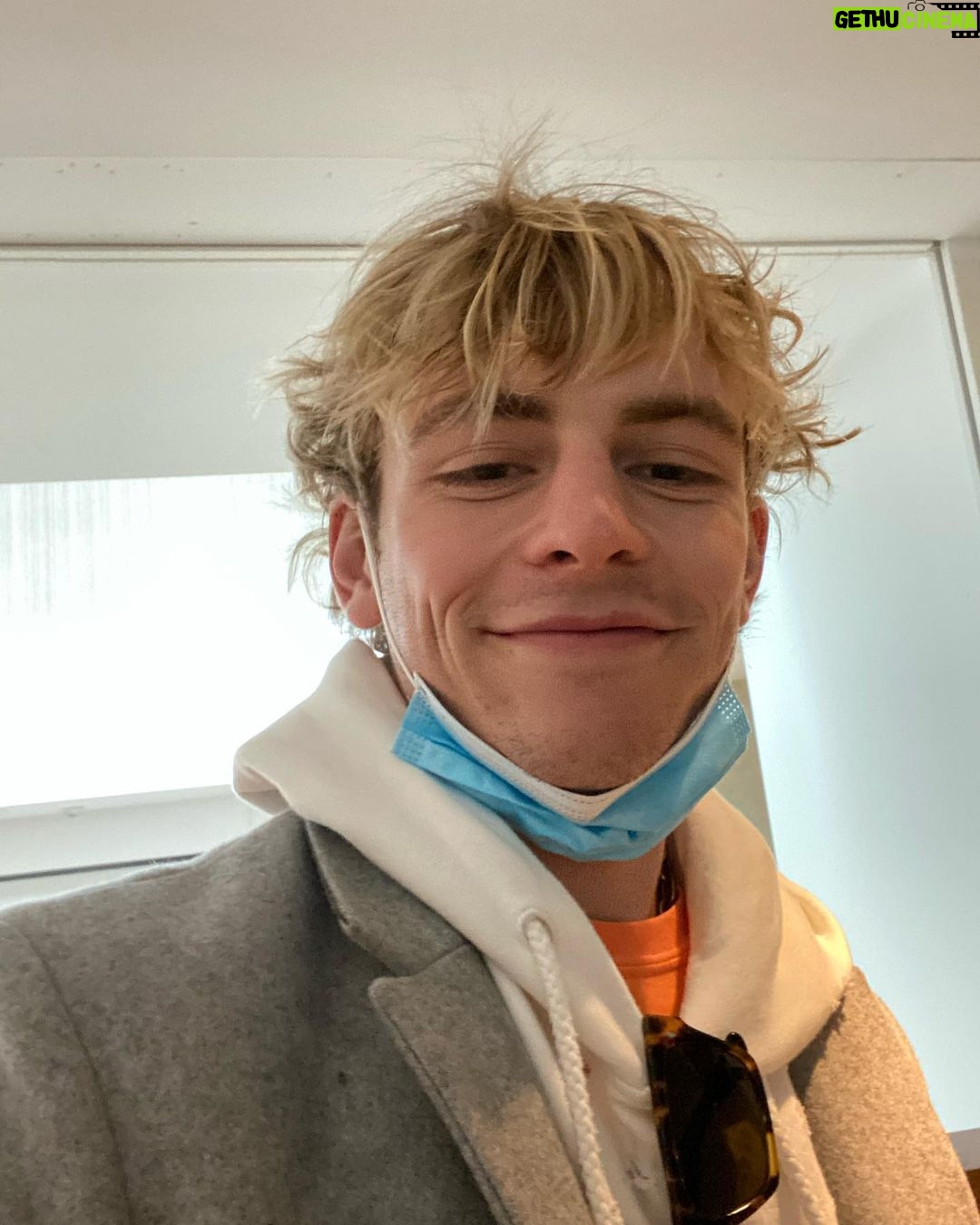 Ross Lynch Instagram – Thanks Dean Manhattan, New York | Gethu Cinema