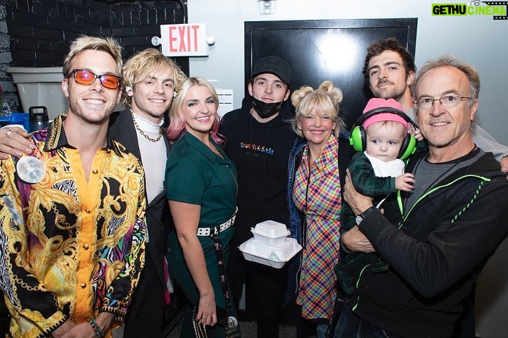 Ross Lynch Instagram - Back at it again! Got the whole family back on Tour! Minnesota started the tour off with a bang. Such an amazing crowd. Thank you all for coming out. I was serious when I said you guys give me life. I almost forgot how intoxicating it is to be on stage. Thank you thank you thank you. 🖤 📸 - @mallorymturner First Avenue
