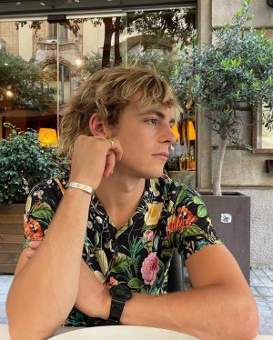 Ross Lynch Instagram - “Let’s pretend we’re dancing in the streets in Barcelona!”