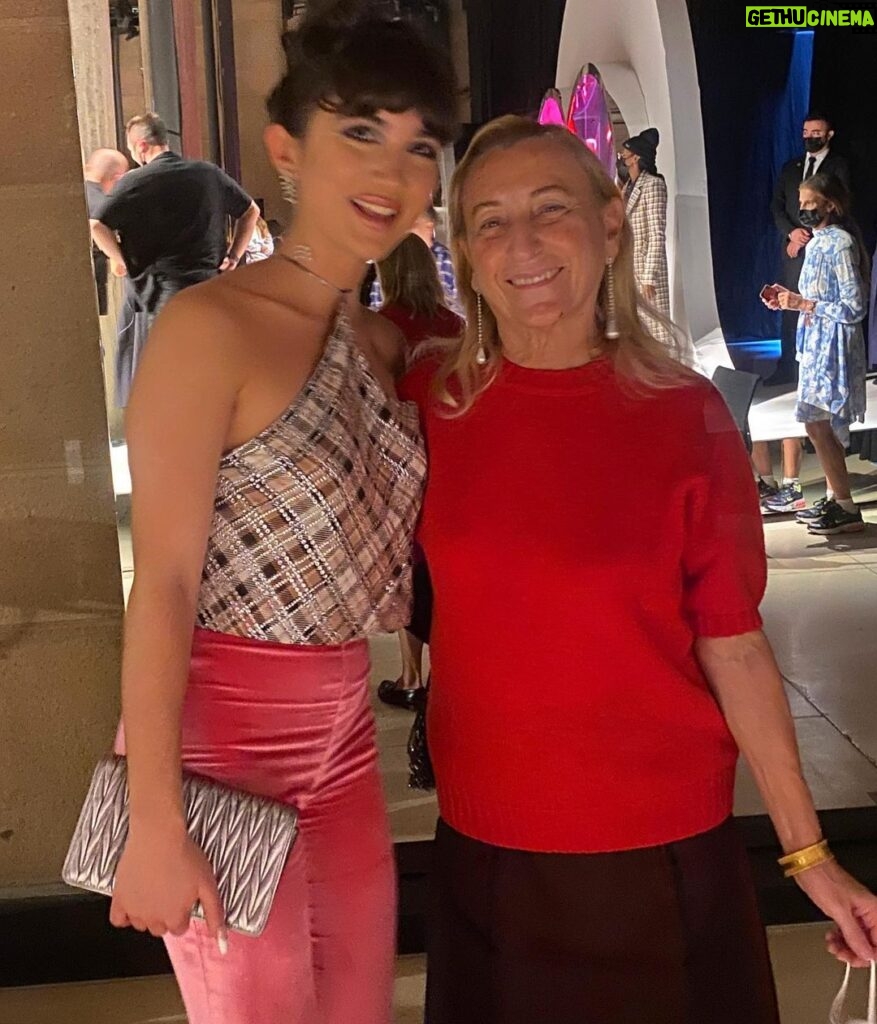 Rowan Blanchard Instagram - My @miumiu family ♥👛🎀 thank you so much for another wonderful trip and for bringing such incredible memories into my life in Paris through the years 🎈 #miumiuss22 one of my favorite miu miu shows ever 🎈 it’s always an honor 🌹