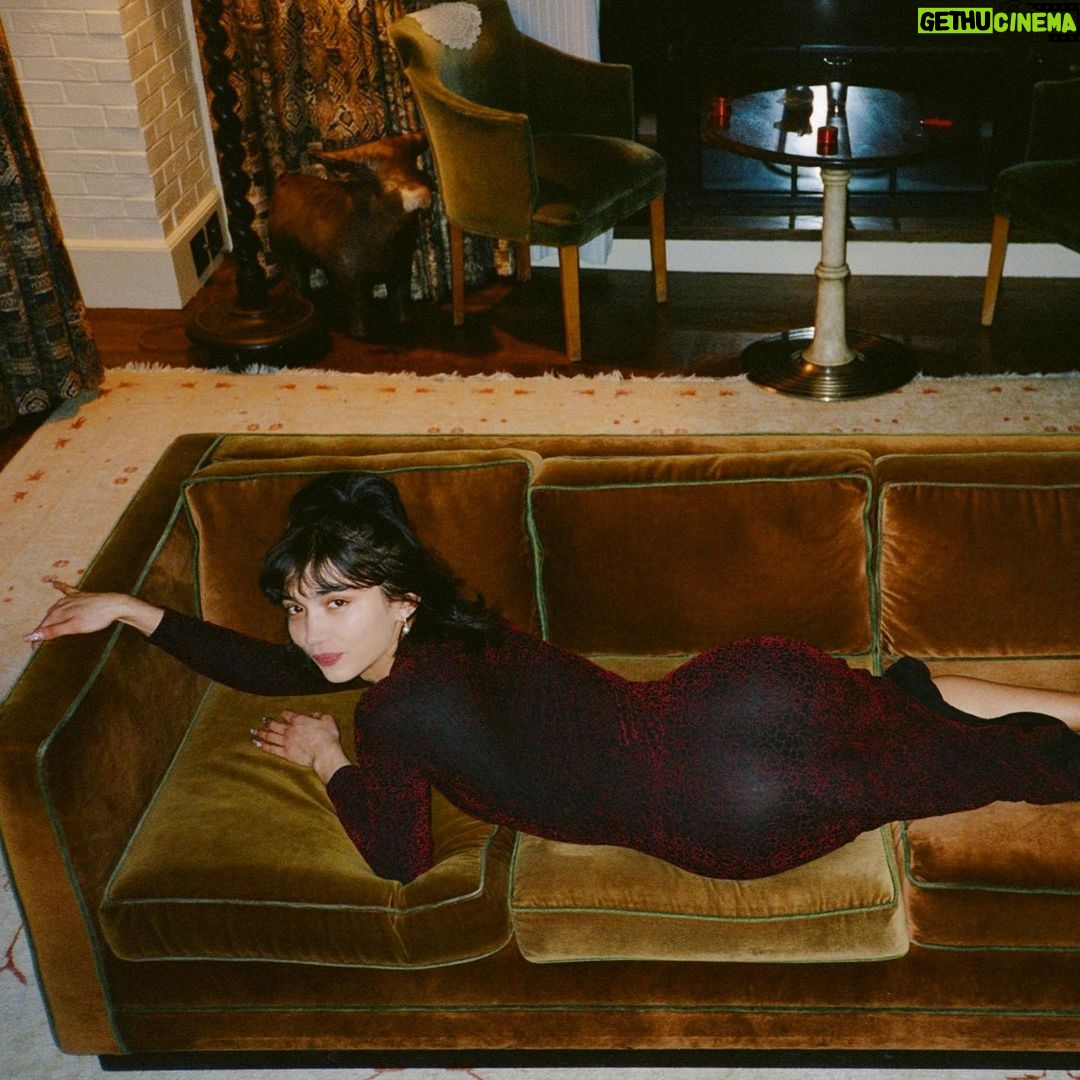 Rowan Blanchard Instagram - Every day I do my silly little half up half down and do my silly little tasks
