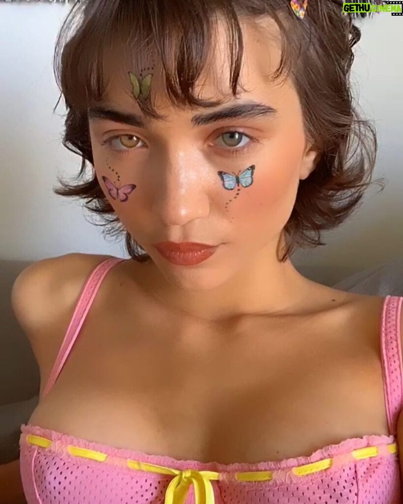 Rowan Blanchard Instagram - God knew not to give me colored eyes.... too powerful 🤦‍♀️ The Quarantina show