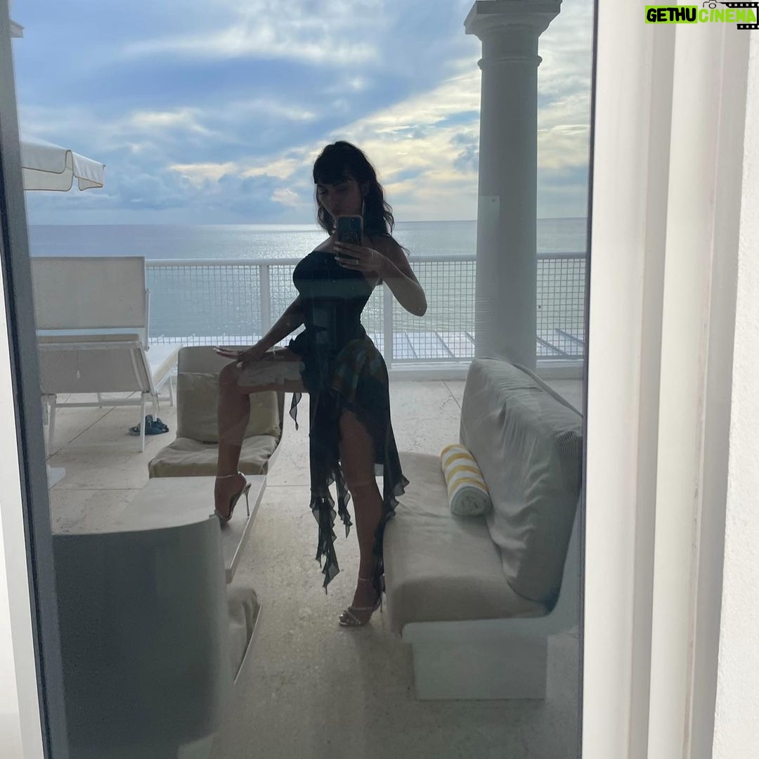 Rowan Blanchard Instagram - The end of august when after filming for most of the year, I treated myself to the most rewarding few days at @palmheightsgc and visited my angel sister @iamkelseylu 🥰 pretty much heaven
