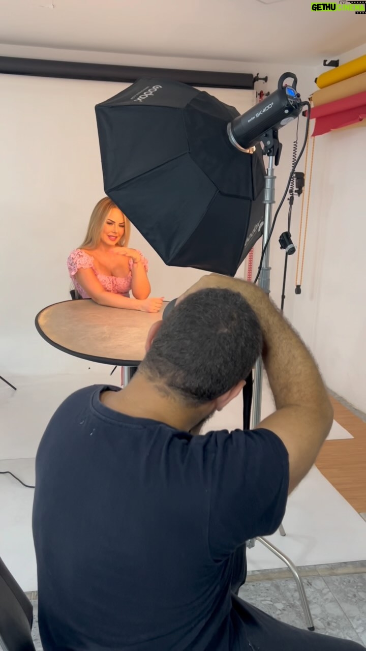 Roxana Díaz Instagram - Haciendo fotos para algo muy especial para mi.... es una sorpresa que les tengo🫶🫶🫶🫶🫶🫶🫶🫶🫶🫶🫶🫶🫶🫶🫶🫶🫶🫶🫶 . Pronto lo sabrán.... . . Fotografía @gabrielsolan Maquillaje @makeupvenusr . #vida #sorpresa #love #me