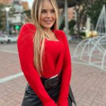 Roxana Díaz Instagram – Les regalo foticos desde #lasmercedes ….
La tarde estaba bellísima….
Cual te gusta más?
Y la última foto con mi fotógrafo 😍😍😍😍😍
.
Mi look es de @kashiclothing1
.
#tarde #picoftheday #pic #fotografia #hermosatarde Las Mercedes Caracas, Venezuela