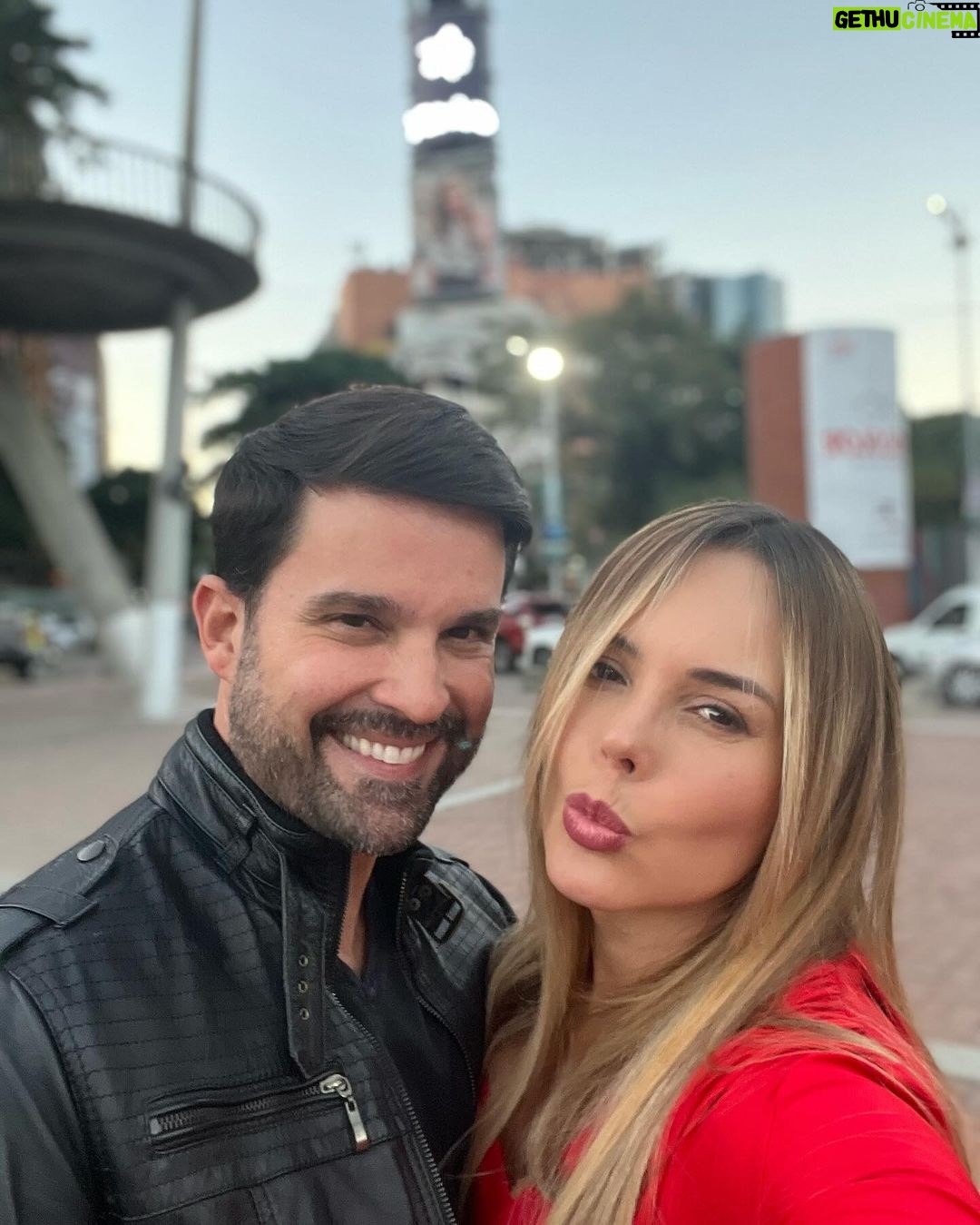 Roxana Díaz - 10.5K Likes - Les regalo foticos desde #lasmercedes ....
La tarde estaba bellísima....
Cual te gusta más?
Y la última foto con mi fotógrafo 😍😍😍😍😍
.
Mi look es de @kashiclothing1
.
#tarde #picoftheday #pic #fotografia #hermosatarde