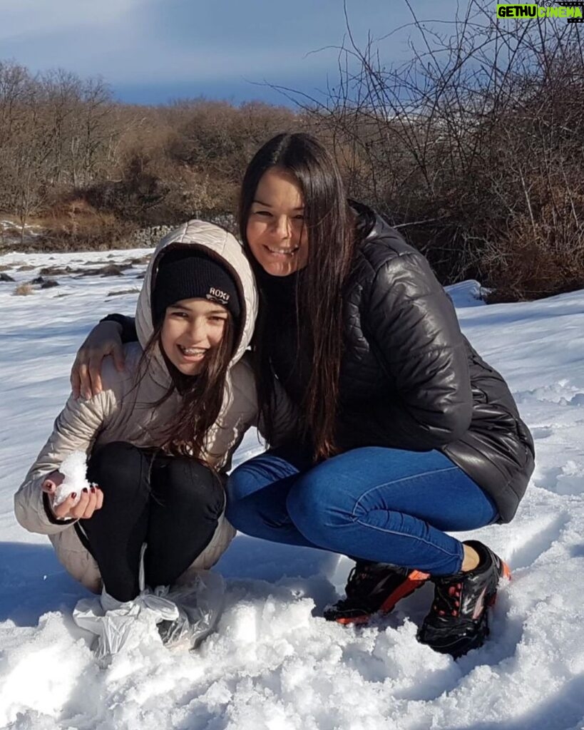 Roxana Díaz Instagram - Quisiera tener más fotos contigo pero más quisiera tenerte a mi lado hermana mía👯‍♀️ . Te deseo un súper feliz cumpleaños y mucha salud para seguir este camino... pronto nos vemos hermanita bella❤️❤️❤️❤️❤️❤️❤️ te amoooooo mi China... @rosalbadiaz74 . #love #hermana #sister ##felizcumpleaños