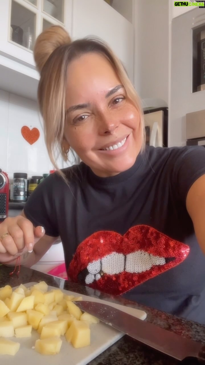 Roxana Díaz - 32.2K Likes - Feliz Navidad mis gatos! Los quiero y les deseo lo más bonito para esta noche buena y siempre......
Los quiero 🫶🫶🫶🫶🫶🫶🫶
.
#navidad2023 #love #amor #paz #alegria #union