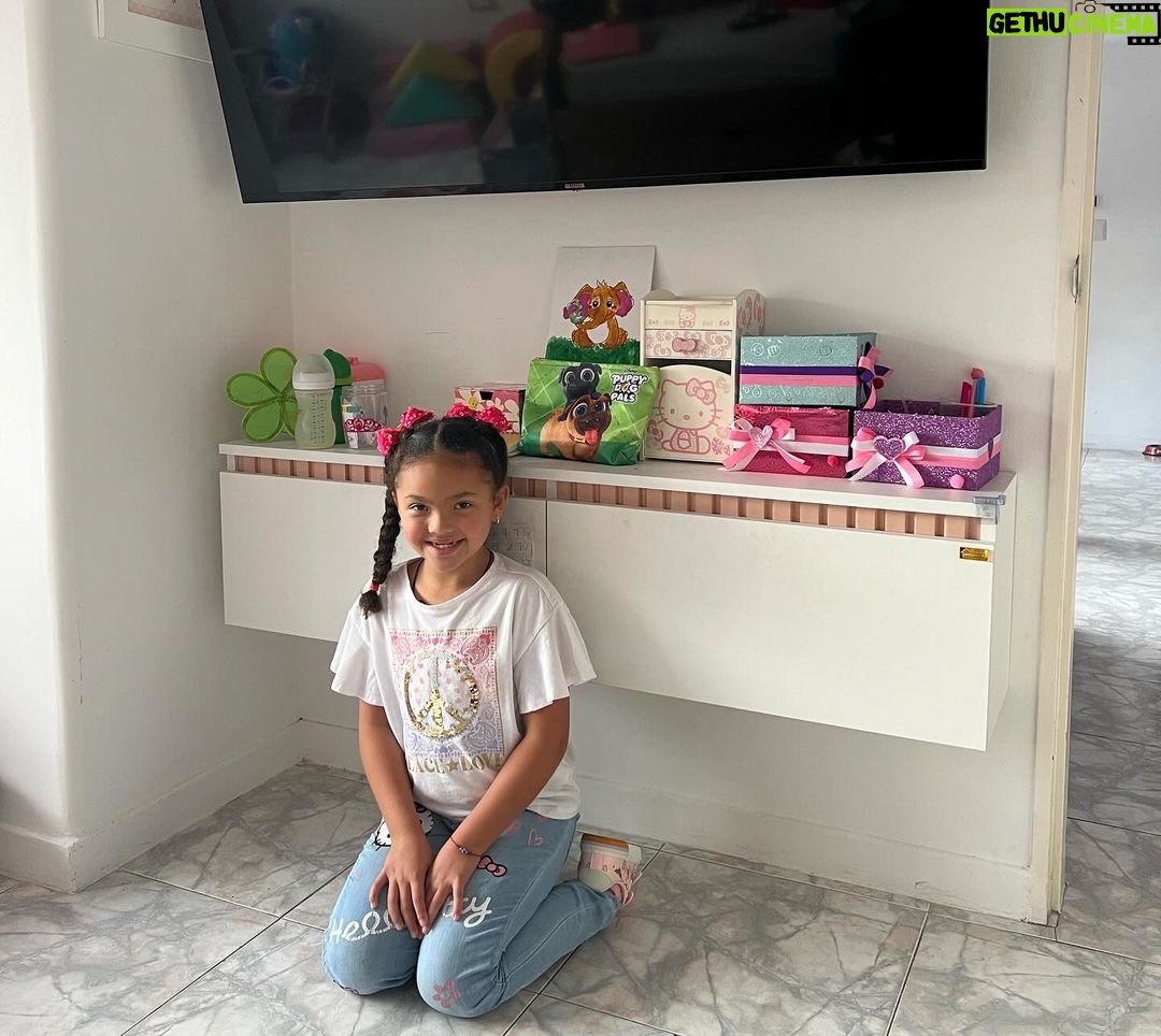 Roxana Díaz Instagram - Mis amigos de @arquimueble.vzla tienen unos diseños increíbles para los muebles de TV, síguelos para que vean la variedad de modelos y diseños!!!! @arquimueble.vzla @arquimueble.vzla