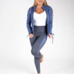 Roxana Díaz Instagram - "No necesitas suerte, necesitas moverte" Que tal esa frase mis gatos? . Hay que moverse con inteligencia y motivación para obtener las cosas🤩 . Yo me muevo cómoda y mi @hildaabrahamzoficial lo sabe por eso uso los sets de @habrahamzfit . Son divinos y quedan muy bien... la tela es gruesa y suave... súper chevre para entrenar o salir tipo casual cómoda.... .. Fotografía de @28estudio . #set #moda #mallas #lycra #comodidad Caracas, D.F., Venezuela