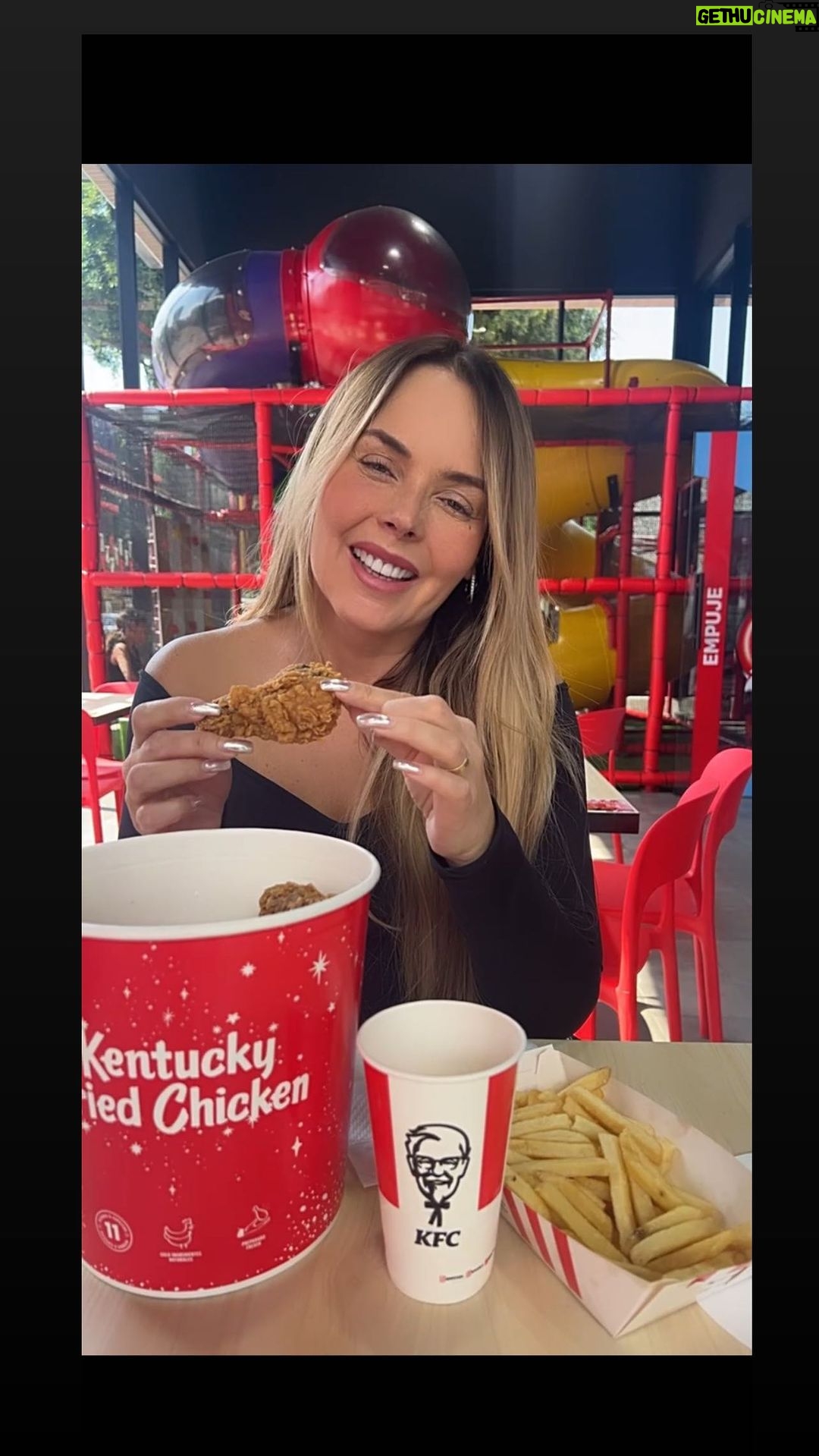 Roxana Díaz - 13.1K Likes - El sabor de @kfcvzla es irresistible....
Hoy visitamos su sede de Las Mercedes....
Los niños tenían mucha hambre menos mal que pude ordenar más rápido por las máquinas!
Es súper fácil y rápido....
@kfcvzla piensa en todo....
.
#kfc #sabororiginal #love #domimgo #domingodekfc