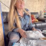 Roxana Díaz Instagram - Que con quien estoy trayendo mis Encomiedas desde USA? Lo estoy haciendo con @gmenvios y estoy muy contenta... Todo llegó perfecto bien embalado y sobretodo a tiempo... Me gusta su dinámica y su personal es muy eficiente... En todo momento le hacen seguimiento a tus compras y te envían correos informativos del proceso 🤩 Se los recomiendo 💯por ciento... . #puertapuerta #envios #responsabilidad #puntualidad #usa #encomiendas