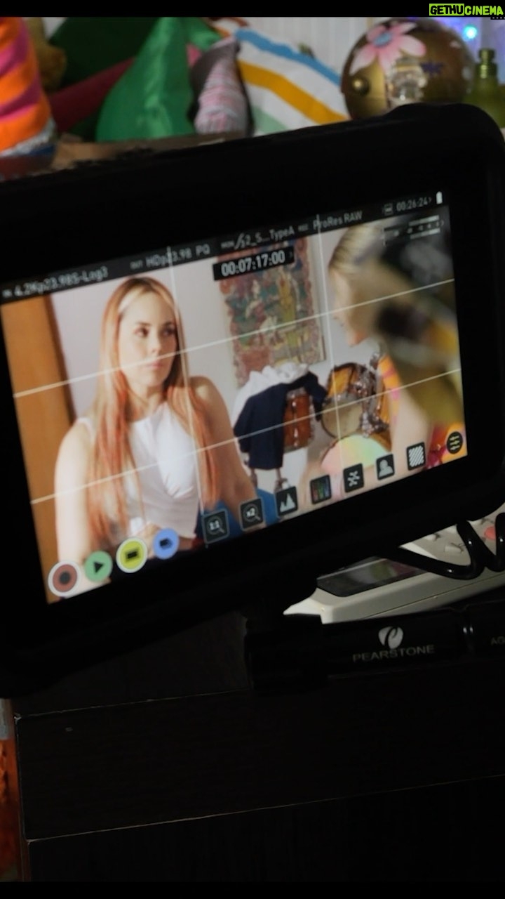 Roxana Díaz Instagram - Ella es Sofía Díaz, una de las protagonistas de #Dramáticas 📺 Conoce más de su personaje en HispanoTV. Si aún no tienes la app, descárgala ahora 😉😎 #television #drama #novelas #venezuela #steaming