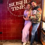 Roxana Díaz Instagram - Anoche llevamos a mi gatico mediano a comer sushi en @sushitime_vzla divinooooooo..... es uno de los lugares donde se come muy bien🤩 las entradas son deliciosas y a Carlos le encantó el roll Butter Crab... pídanlo que es delicioso... . @sushitime_vzla esta en el Centro Comercial El Sol en Santa Paula... . #sushi #love #delicious Caracas, D.F., Venezuela