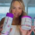 Roxana Díaz Instagram - Los cabellos rubios son delicados y requieren productos que le den suavidad y brillo la verdad no conocía los productos @keramix.ve y los uso de 2 a 3 veces por semana . La línea anti quiebre, me presto muy bien y la verdad los recomiendo.... . #cabellosrubios #blonde #cuidadointensivo #antiquiebre